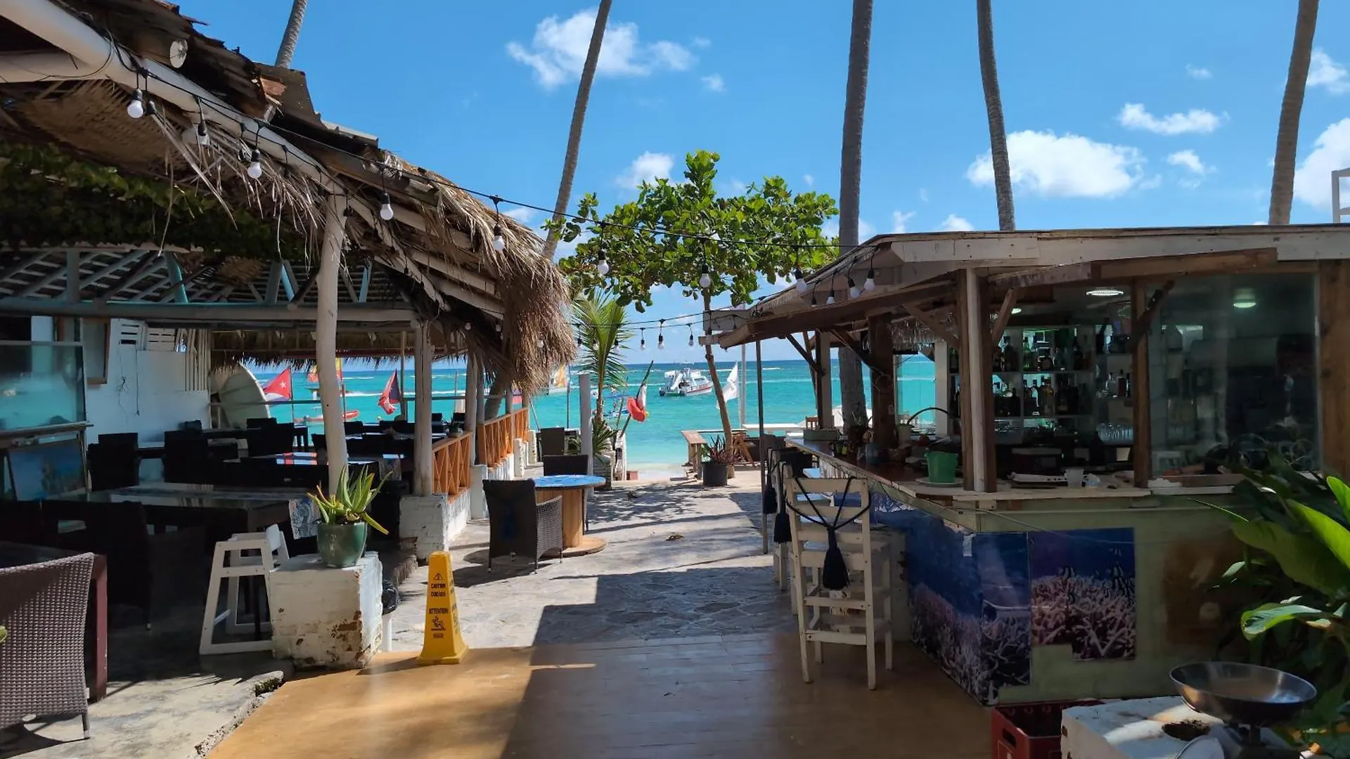 Dios Es Fiel - Ali Hotel Punta Cana Couette-café